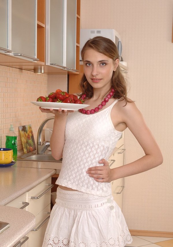 Юлия, 25 лет, 0 размер груди